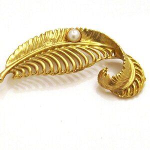 Vintage Gold Tone Leaf Brooch With Faux Pearl Detail